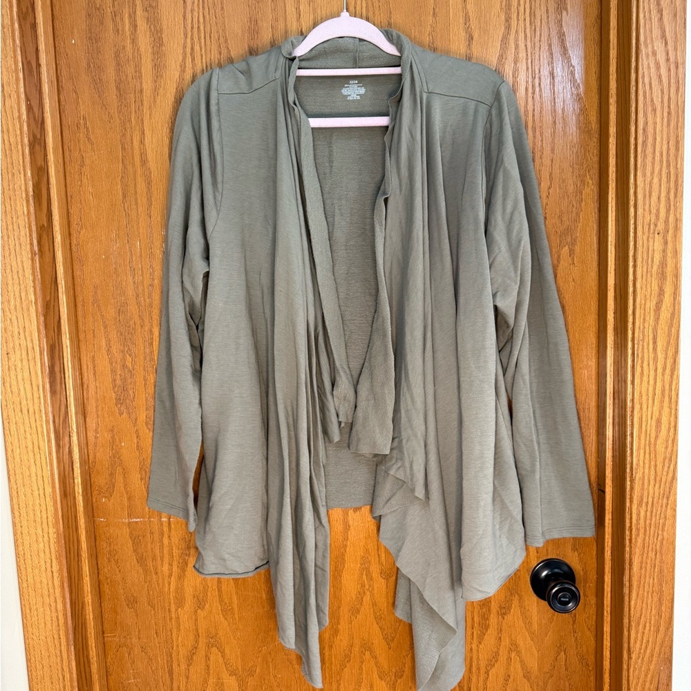 Livi Active Olive Cardigan size 22/24